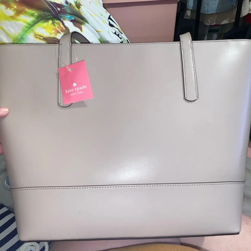 🦋 *NWT* Kate Spade New York Adley Large Tote in Taupe - Picture 2 of 5